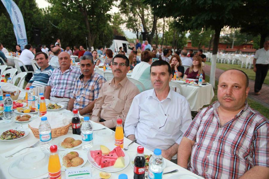 İSU GENEL MÜDÜRLÜĞÜ YÖNETİCİ VE PERSONELİ İFTARDA BULUŞTU