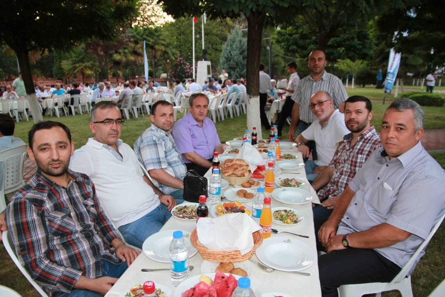 İSU GENEL MÜDÜRLÜĞÜ YÖNETİCİ VE PERSONELİ İFTARDA BULUŞTU