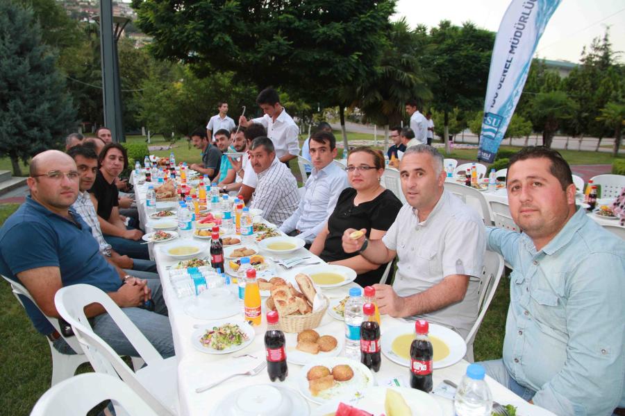 İSU GENEL MÜDÜRLÜĞÜ YÖNETİCİ VE PERSONELİ İFTARDA BULUŞTU