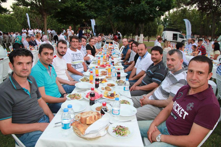 İSU GENEL MÜDÜRLÜĞÜ YÖNETİCİ VE PERSONELİ İFTARDA BULUŞTU