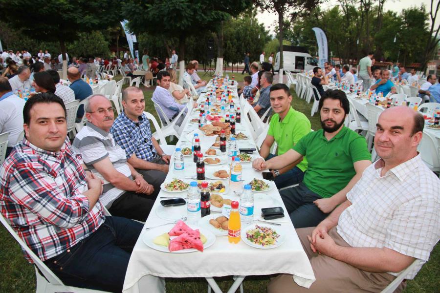 İSU GENEL MÜDÜRLÜĞÜ YÖNETİCİ VE PERSONELİ İFTARDA BULUŞTU