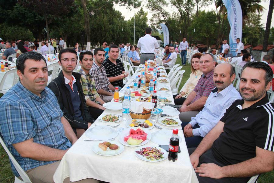 İSU GENEL MÜDÜRLÜĞÜ YÖNETİCİ VE PERSONELİ İFTARDA BULUŞTU