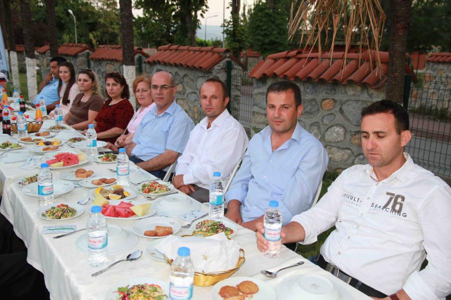 İSU GENEL MÜDÜRLÜĞÜ YÖNETİCİ VE PERSONELİ İFTARDA BULUŞTU