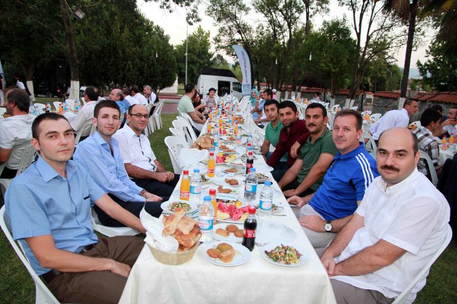 İSU GENEL MÜDÜRLÜĞÜ YÖNETİCİ VE PERSONELİ İFTARDA BULUŞTU