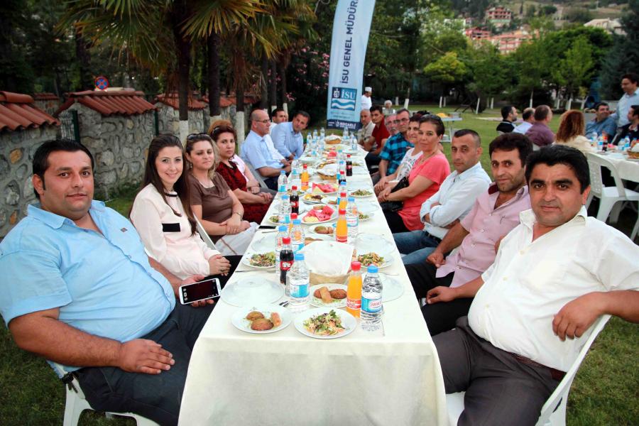 İSU GENEL MÜDÜRLÜĞÜ YÖNETİCİ VE PERSONELİ İFTARDA BULUŞTU