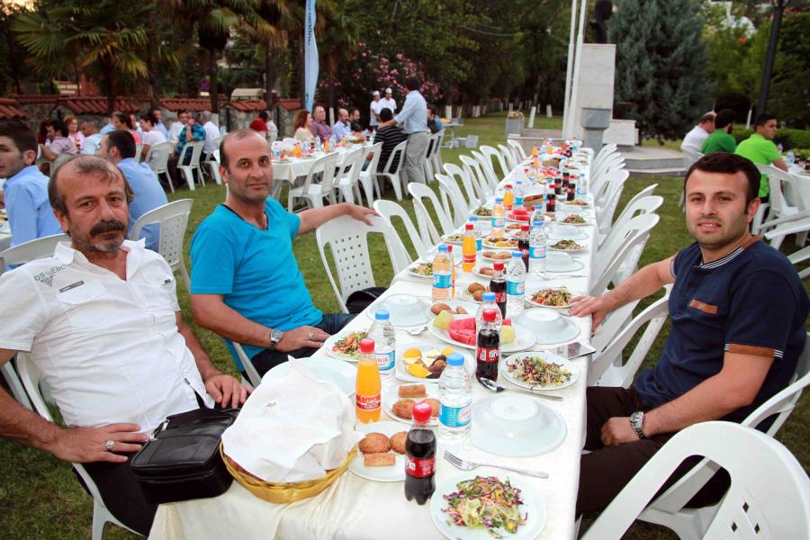 İSU GENEL MÜDÜRLÜĞÜ YÖNETİCİ VE PERSONELİ İFTARDA BULUŞTU
