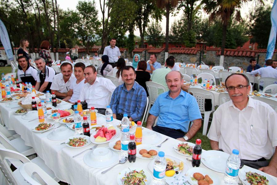 İSU GENEL MÜDÜRLÜĞÜ YÖNETİCİ VE PERSONELİ İFTARDA BULUŞTU