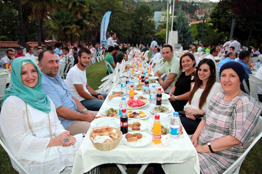 İSU GENEL MÜDÜRLÜĞÜ YÖNETİCİ VE PERSONELİ İFTARDA BULUŞTU