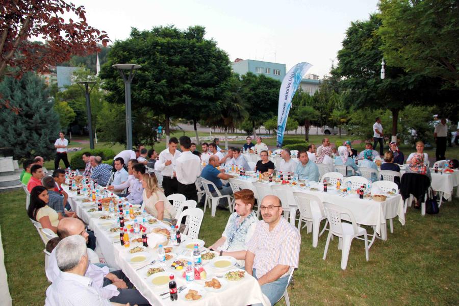 İSU GENEL MÜDÜRLÜĞÜ YÖNETİCİ VE PERSONELİ İFTARDA BULUŞTU