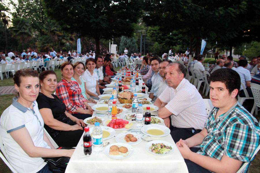 İSU GENEL MÜDÜRLÜĞÜ YÖNETİCİ VE PERSONELİ İFTARDA BULUŞTU