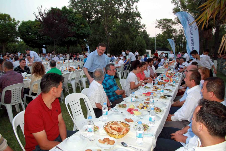 İSU GENEL MÜDÜRLÜĞÜ YÖNETİCİ VE PERSONELİ İFTARDA BULUŞTU