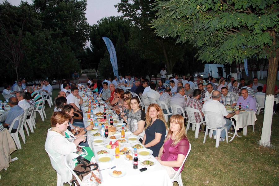 İSU GENEL MÜDÜRLÜĞÜ YÖNETİCİ VE PERSONELİ İFTARDA BULUŞTU