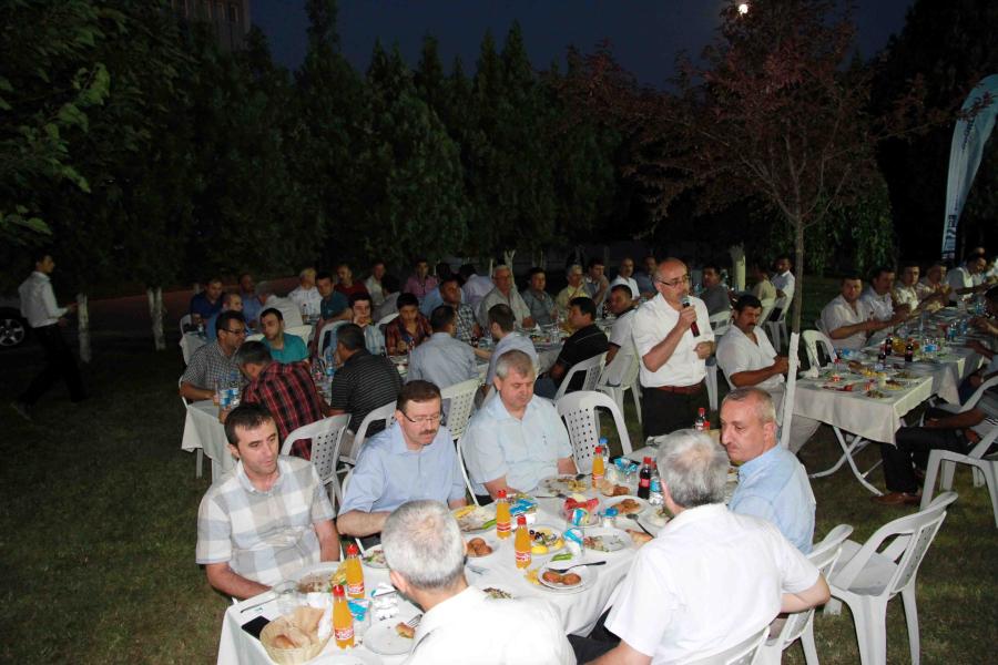 İSU GENEL MÜDÜRLÜĞÜ YÖNETİCİ VE PERSONELİ İFTARDA BULUŞTU