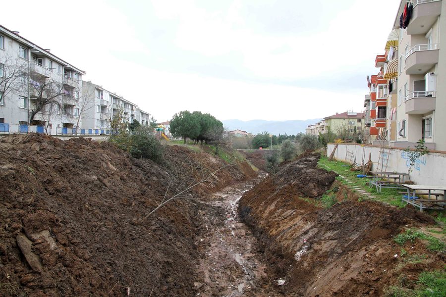 DERİNCE VE BAŞİSKELE’DE İKİ DERE ISLAH EDİLİYOR