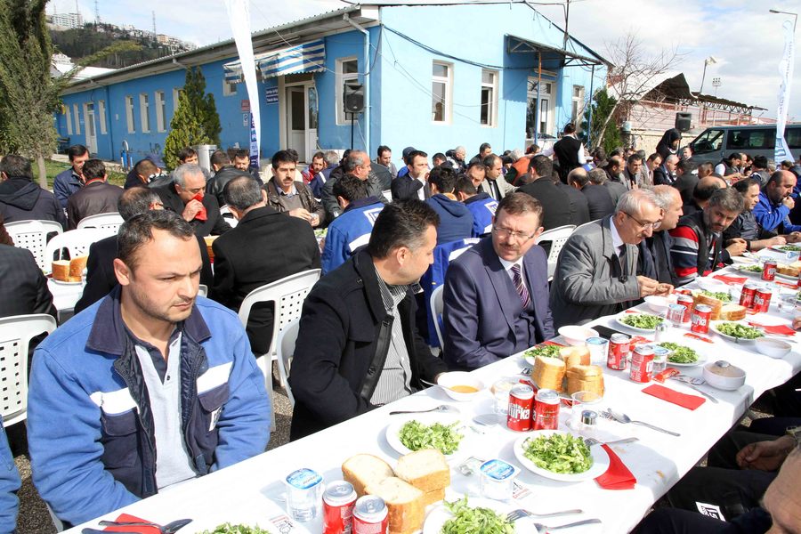 GENEL MÜDÜR İLHAN BAYRAM,  ŞANTİYE PERSONELİ İLE BİRARAYA GELDİ