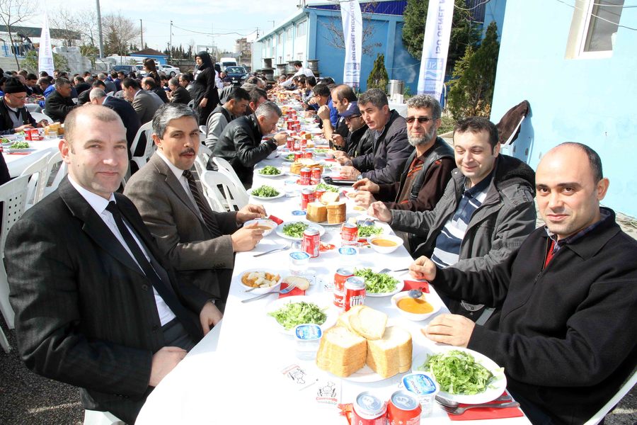 GENEL MÜDÜR İLHAN BAYRAM,  ŞANTİYE PERSONELİ İLE BİRARAYA GELDİ