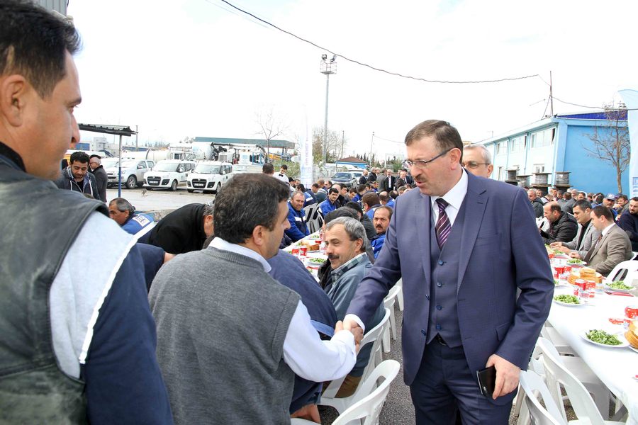 GENEL MÜDÜR İLHAN BAYRAM,  ŞANTİYE PERSONELİ İLE BİRARAYA GELDİ