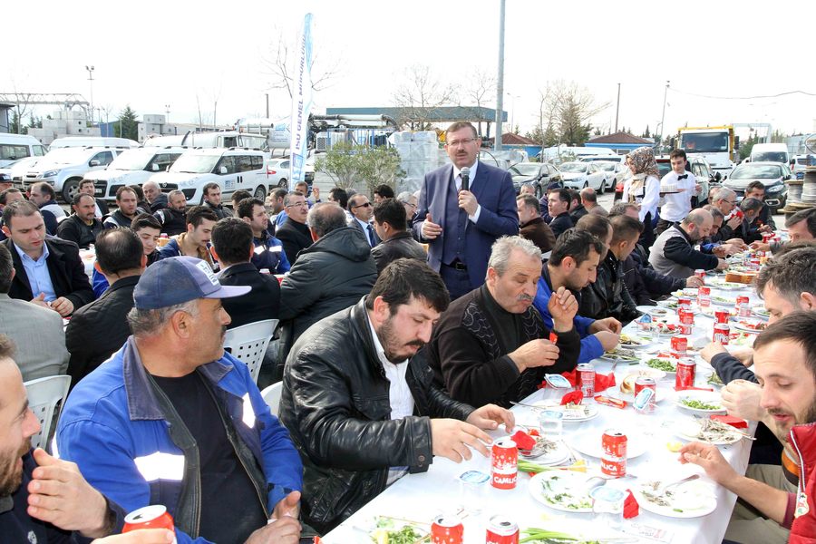 GENEL MÜDÜR İLHAN BAYRAM,  ŞANTİYE PERSONELİ İLE BİRARAYA GELDİ
