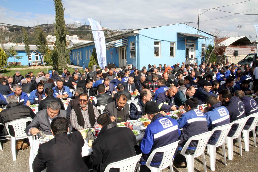 GENEL MÜDÜR İLHAN BAYRAM,  ŞANTİYE PERSONELİ İLE BİRARAYA GELDİ