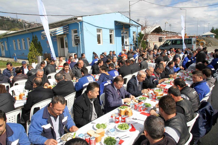 GENEL MÜDÜR İLHAN BAYRAM,  ŞANTİYE PERSONELİ İLE BİRARAYA GELDİ