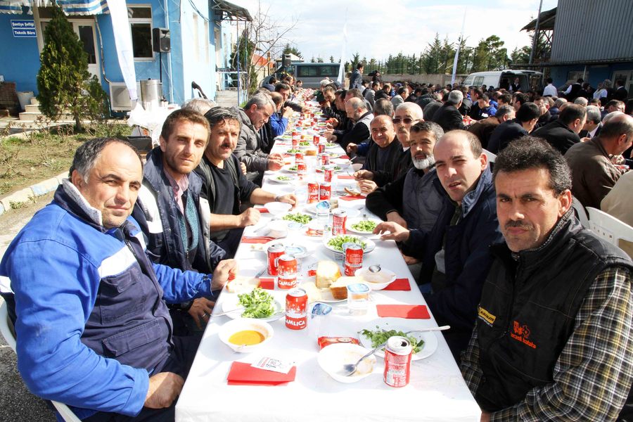 GENEL MÜDÜR İLHAN BAYRAM,  ŞANTİYE PERSONELİ İLE BİRARAYA GELDİ