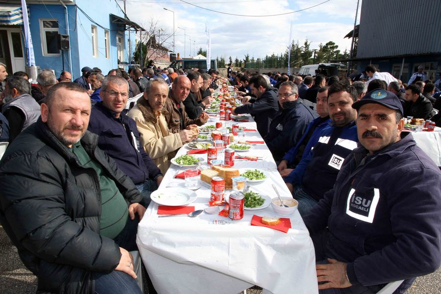 GENEL MÜDÜR İLHAN BAYRAM,  ŞANTİYE PERSONELİ İLE BİRARAYA GELDİ