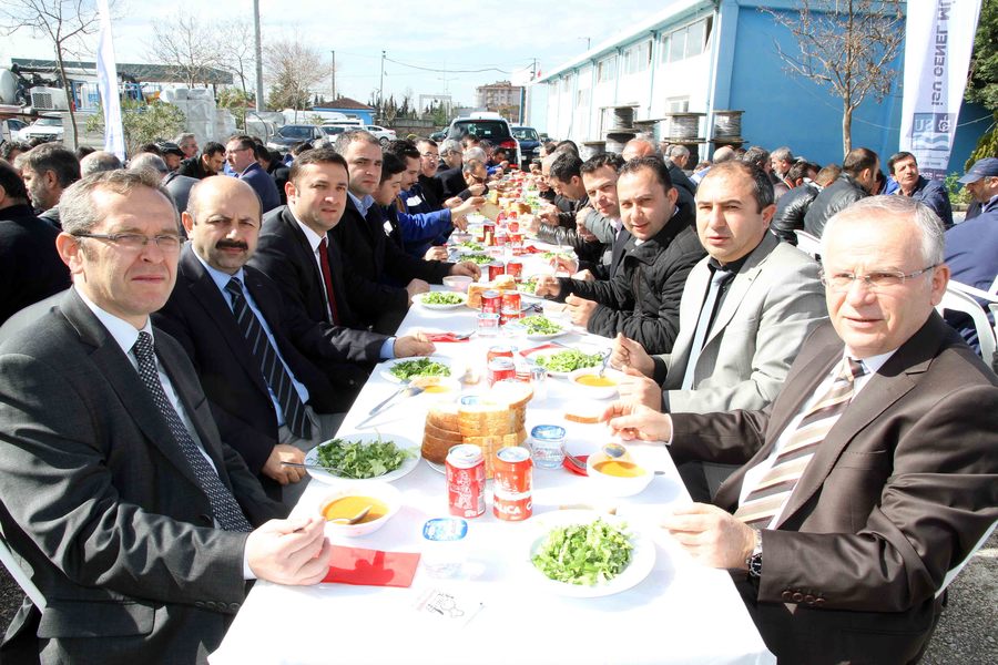 GENEL MÜDÜR İLHAN BAYRAM,  ŞANTİYE PERSONELİ İLE BİRARAYA GELDİ