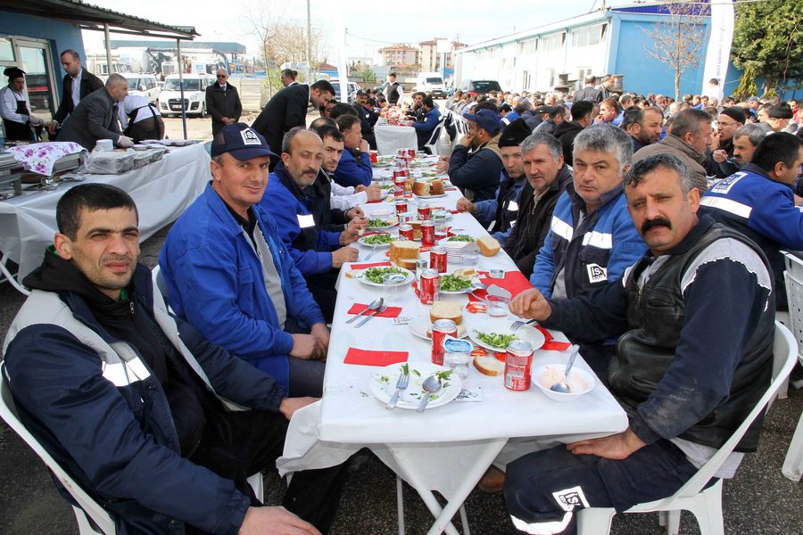 GENEL MÜDÜR İLHAN BAYRAM,  ŞANTİYE PERSONELİ İLE BİRARAYA GELDİ