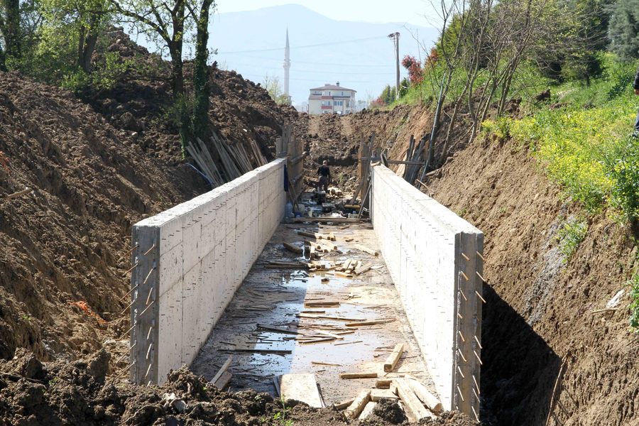KARTEPE UZUNÇİFTLİKTE 3.7 KM YAĞMURSUYU ALTYAPISI