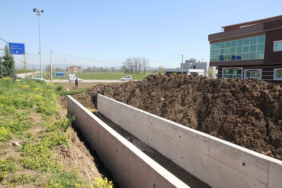 KARTEPE UZUNÇİFTLİKTE 3.7 KM YAĞMURSUYU ALTYAPISI