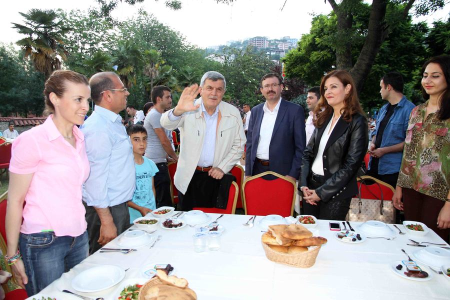 İSU’DA GELENEKSEL İFTAR PROGRAMI