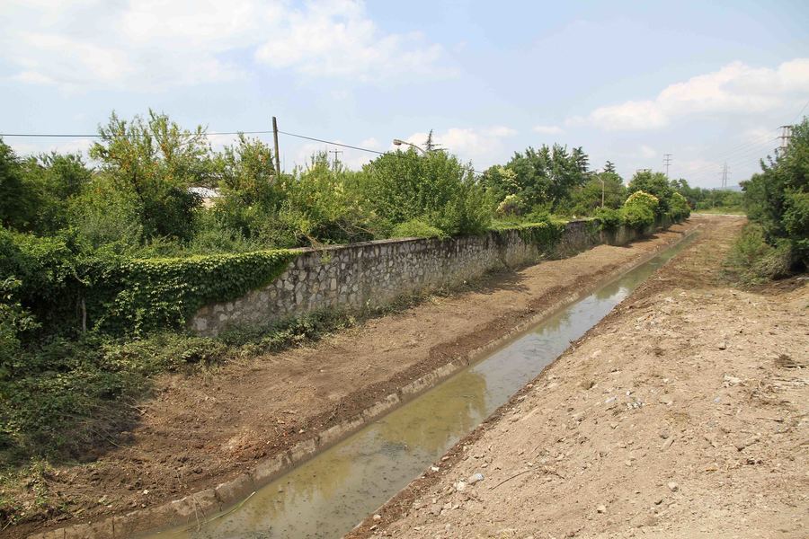 İZMİT VE KARTEPE’DE DERE TEMİZLİKLERİ YAPILIYOR