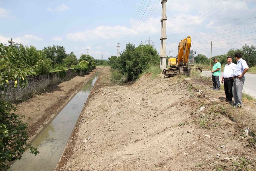 İZMİT VE KARTEPE’DE DERE TEMİZLİKLERİ YAPILIYOR