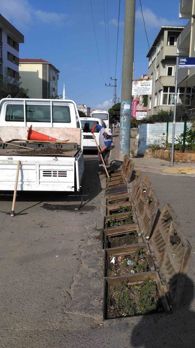GEBZE’DE DERE, YAĞMURSUYU HAT VE IZGARALARI TEMİZLENİYOR