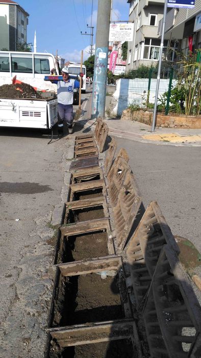 GEBZE’DE DERE, YAĞMURSUYU HAT VE IZGARALARI TEMİZLENİYOR