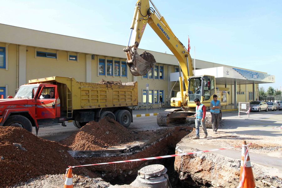 İZMİT TREN GARI BÖLGESİNDE YAĞMURSUYU HATTI