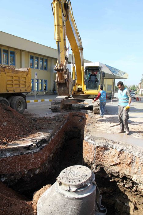 İZMİT TREN GARI BÖLGESİNDE YAĞMURSUYU HATTI