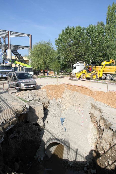 İZMİT TREN GARI BÖLGESİNDE YAĞMURSUYU HATTI