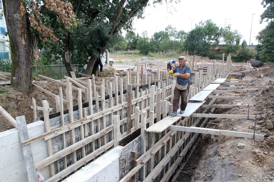 KARTEPE UZUNÇİFTLİK ATAKENT MAHALLESİ’NDE YAĞMURSUYU HATTI YAPILDI