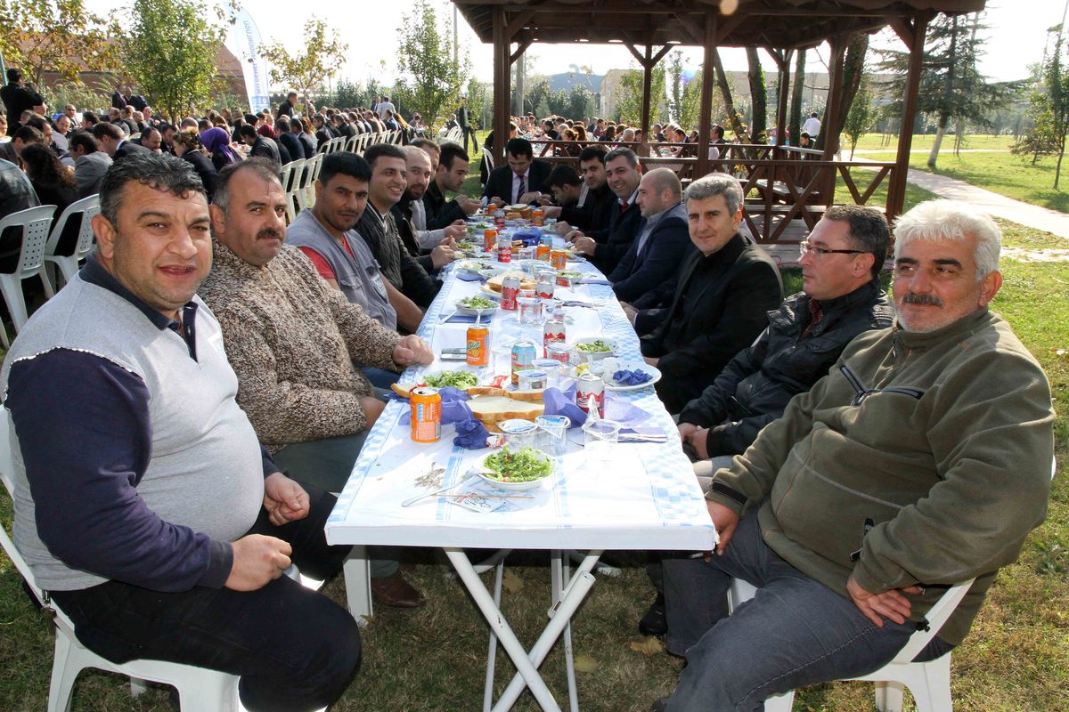 İSU’DA GELENEKSEL HAMSİ PROGRAMI