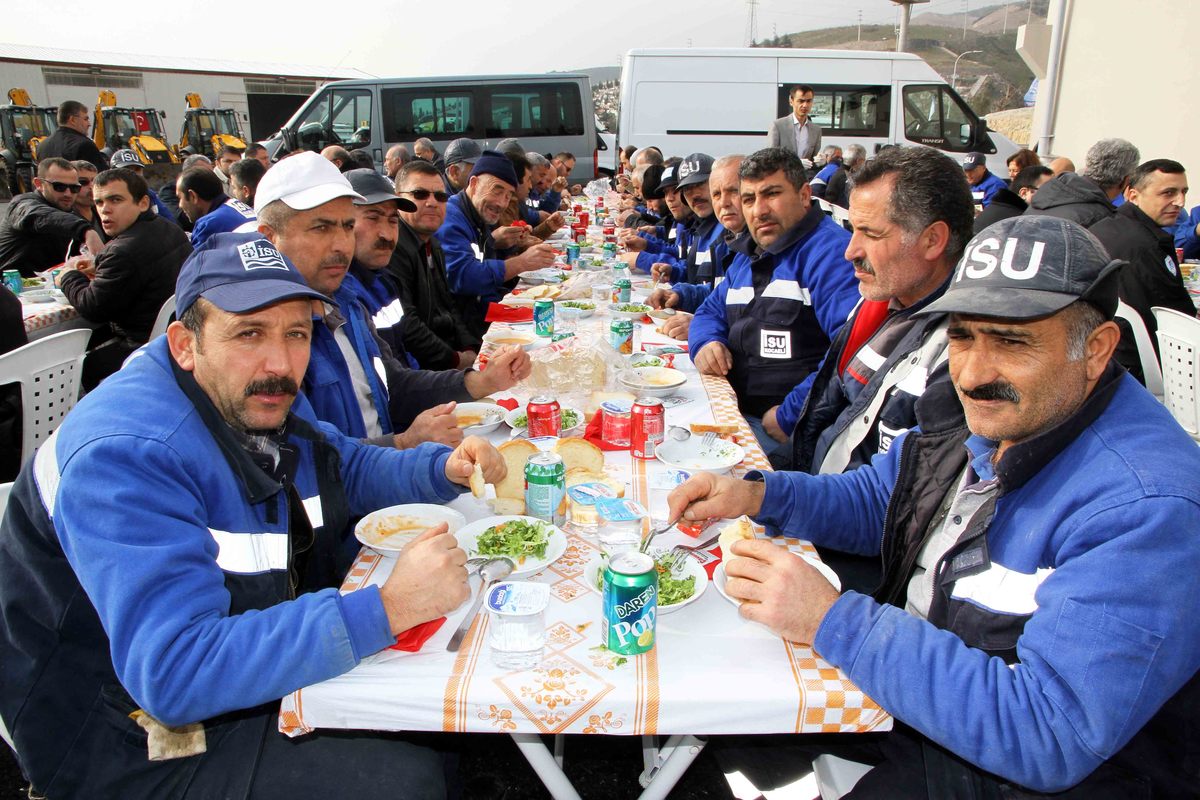 YENİ YAPILAN KÖRFEZ ŞUBE MÜDÜRLÜĞÜ ŞANTİYESİNDE BALIK PROGRAMI