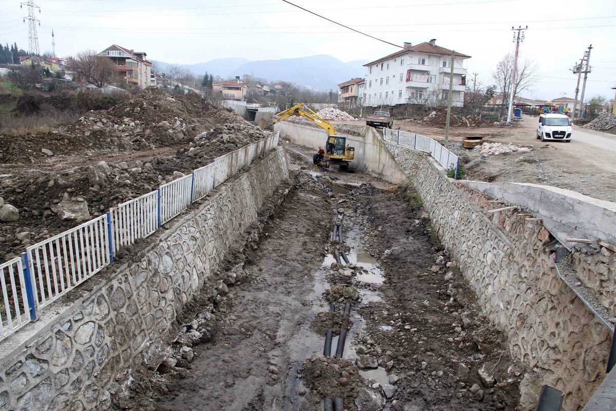 BAŞİSKELE VE KARTEPE’DE 5 DERE ISLAH EDİLİYOR.