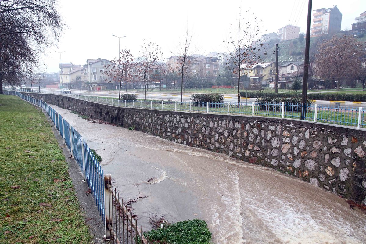 ISLAH EDİLEN DERELER, ERİYEN KAR İLE BİRLİKTE DOLDU