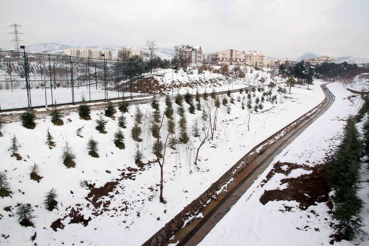 KAR ALTINDAKİ DERELERİN AKIŞI  