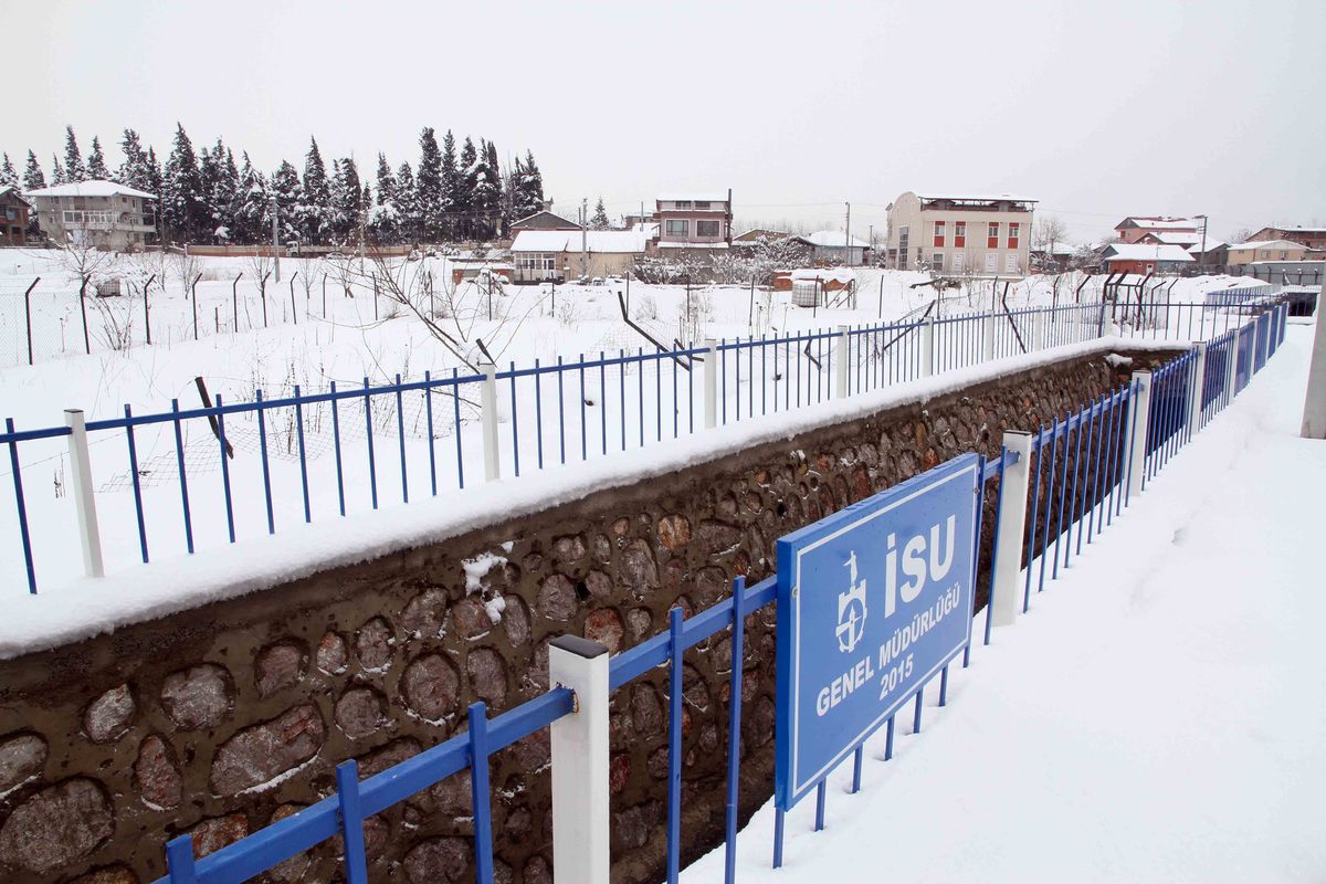 KAR ALTINDAKİ DERELERİN AKIŞI  