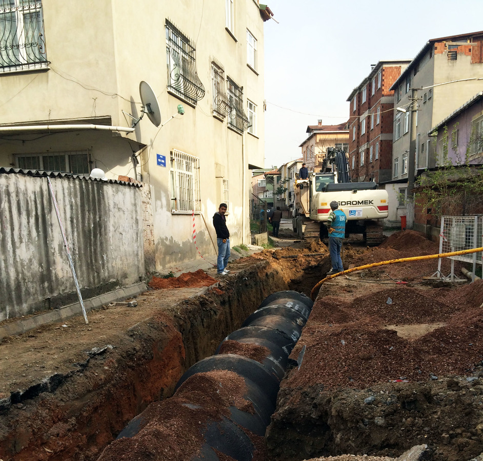 DARICA ABDİ İPEKÇİ MAHALLESİNDE ALTYAPI YENİLENİYOR