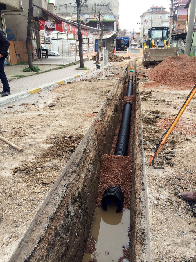 DARICA ABDİ İPEKÇİ MAHALLESİNDE ALTYAPI YENİLENİYOR