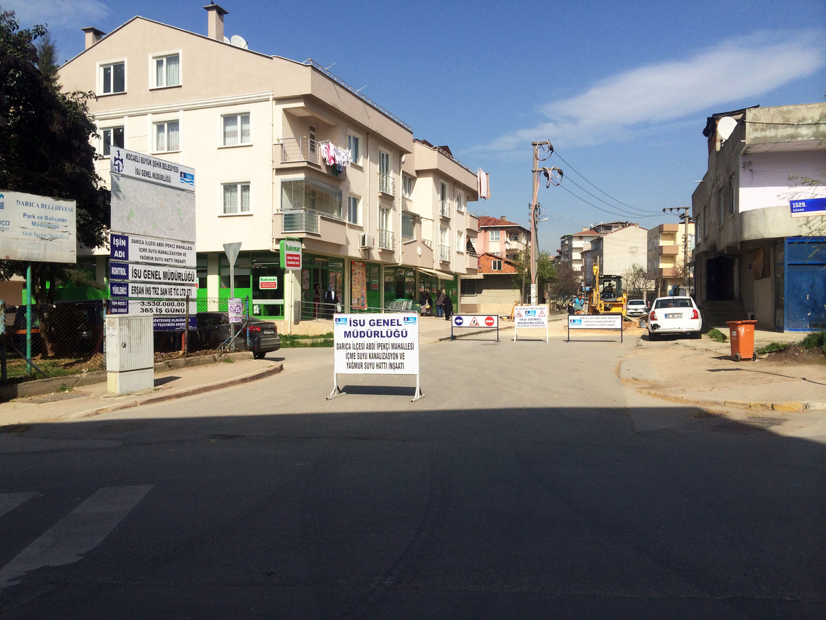 DARICA ABDİ İPEKÇİ MAHALLESİNDE ALTYAPI YENİLENİYOR