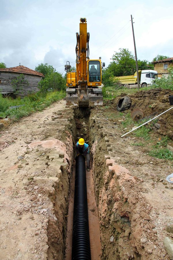 İZMİT’İN KIRSAL MAHALLELERİ SAĞLIKLI ALTYAPIYA KAVUŞUYOR