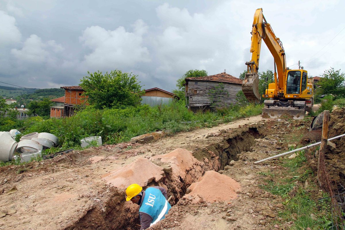 İZMİT’İN KIRSAL MAHALLELERİ SAĞLIKLI ALTYAPIYA KAVUŞUYOR